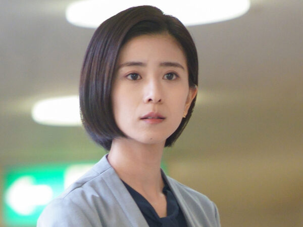 黑島結菜在電影中飾演教師真唯子