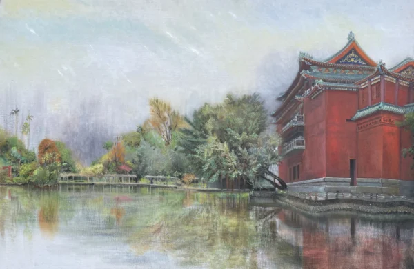 林美珠繪製的歷史博物館油畫作品，畫面以紅色外牆與綠色屋頂的歷史建築為主體，前方有茂密的綠樹與池水倒影。